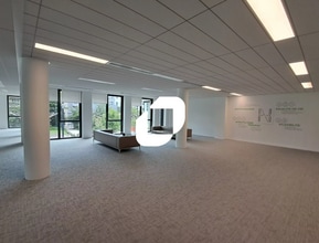 2 Avenue De La Gare, Montigny-le-Bretonneux for lease Interior Photo- Image 1 of 6