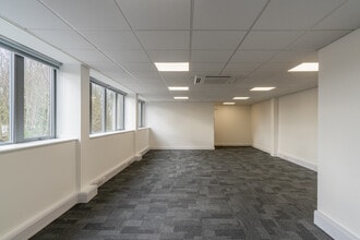 Bond Av, Milton Keynes for lease Interior Photo- Image 2 of 2