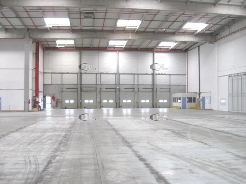 Industrial in Combs-la-Ville for lease - Interior Photo - Image 3 of 6