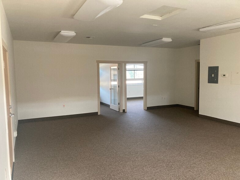 202 Wasco Loop, Hood River, OR à louer - Photo du bâtiment - Image 3 de 14