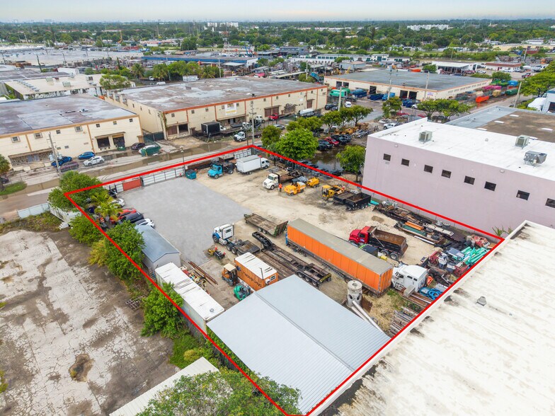 14760 NW 24th Ct, Opa Locka, FL à vendre - Photo du bâtiment - Image 2 de 23