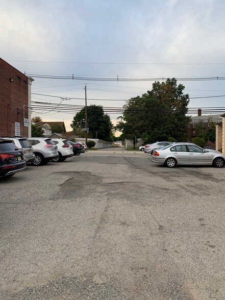 429-433 Piaget Ave, Clifton, NJ à louer - Photo du bâtiment - Image 2 de 2