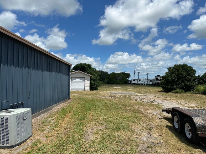 2165 N US Highway 77, Robstown, TX à vendre - Photo du bâtiment - Image 2 de 4