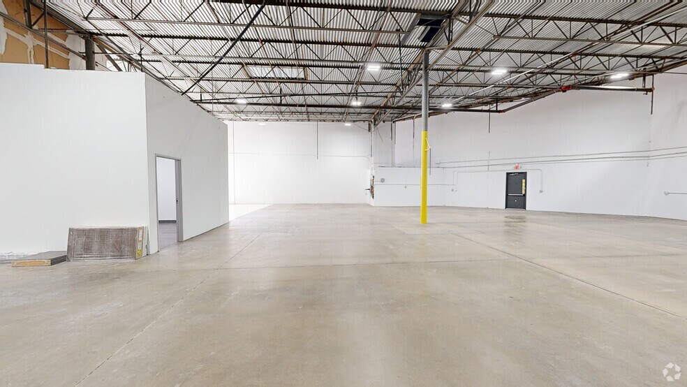 2154 W Northwest Hwy, Dallas, TX à louer - Numérisation 3D de Matterport - Image 2 de 25