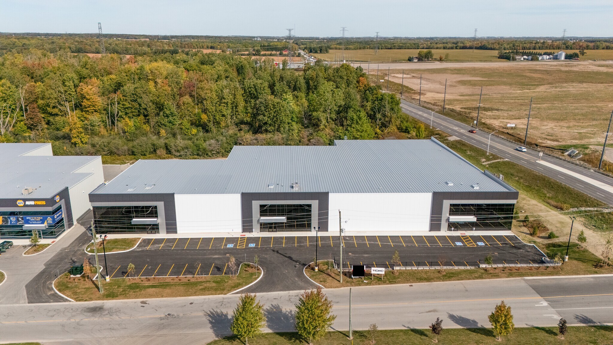 155 Dennis Rd, St Thomas, ON à louer Photo du bâtiment- Image 1 de 22