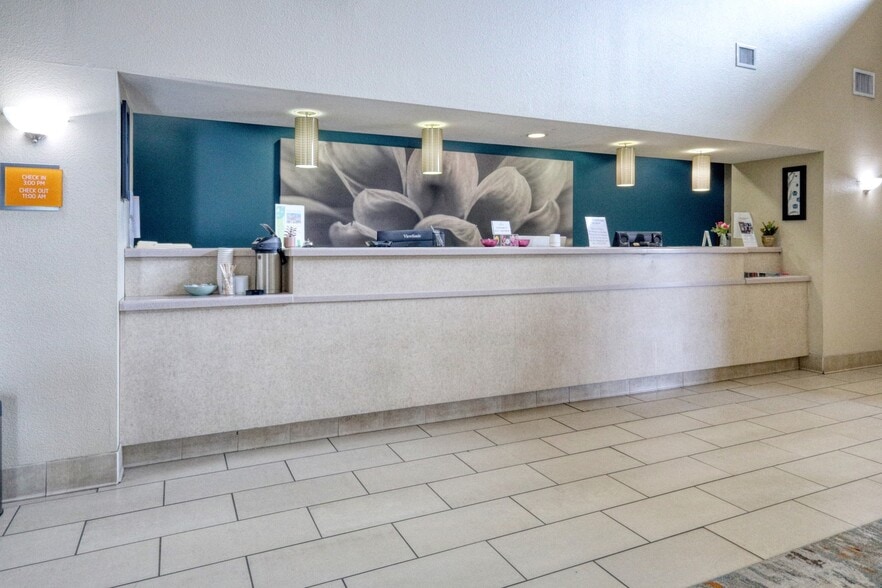 10446 Interstate 37, Corpus Christi, TX for sale - Lobby - Image 3 of 18