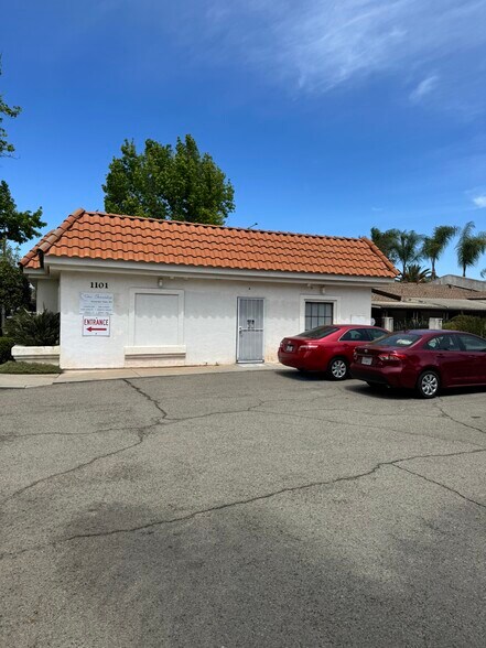 1101 E Pennsylvania Ave, Escondido, CA à vendre - Photo du bâtiment - Image 3 de 13