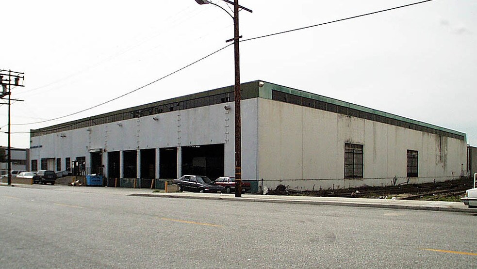 4555 S Everett Ave, Vernon, CA à louer - Photo du bâtiment - Image 3 de 17