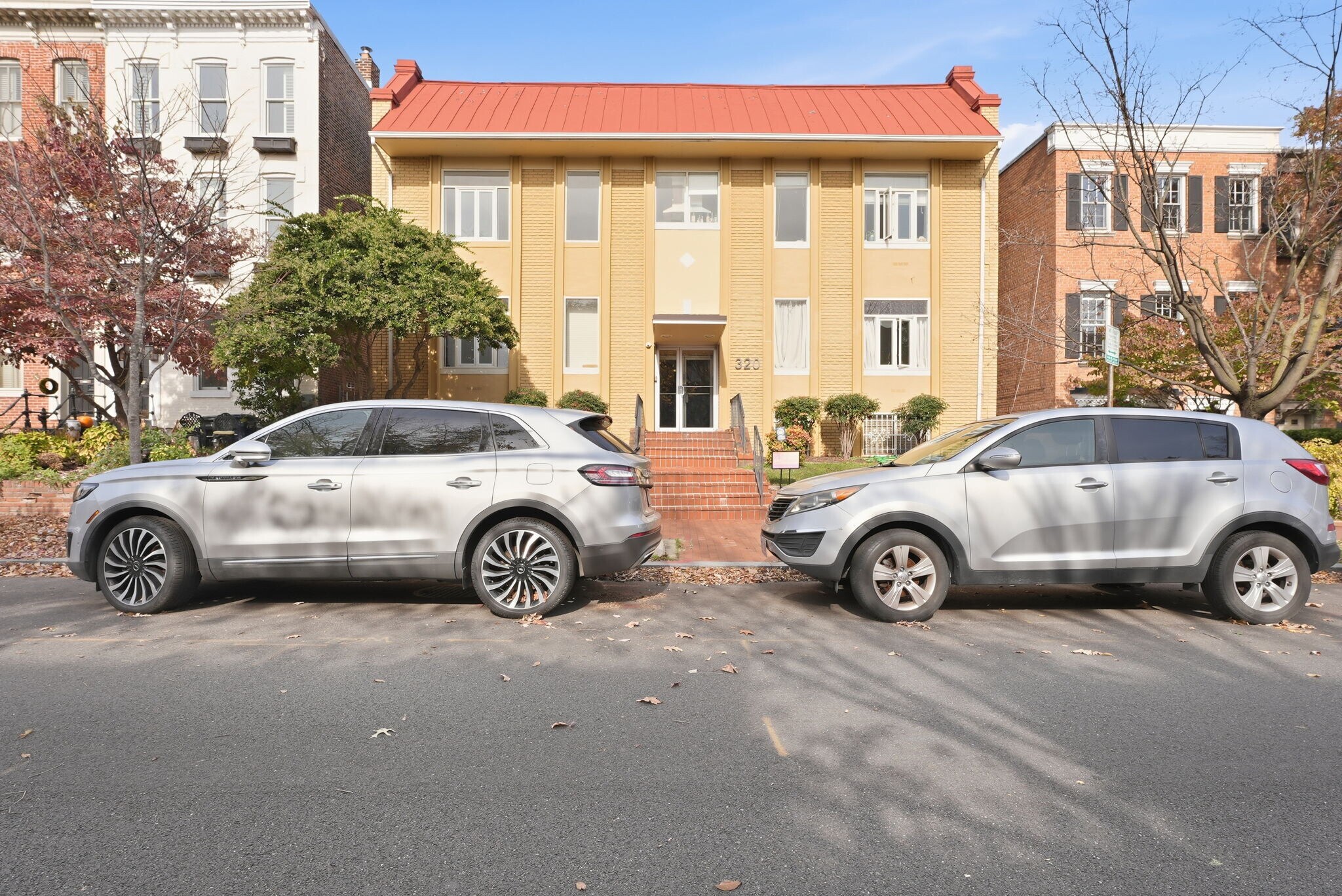 320 Constitution Ave NE, Washington, DC à vendre Photo du bâtiment- Image 1 de 11