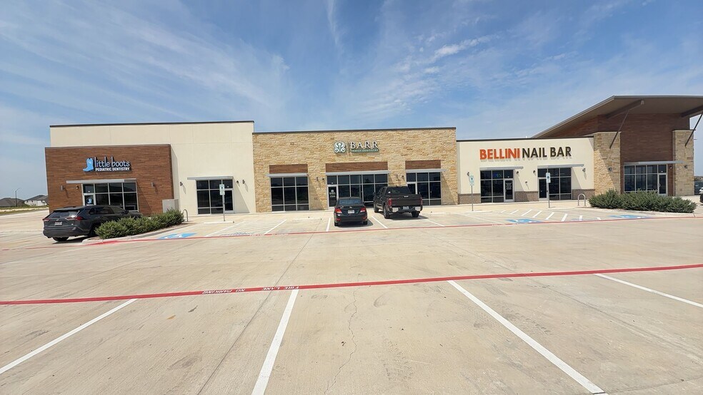 McPherson Blvd, Crowley, TX à louer - Photo du bâtiment - Image 3 de 8