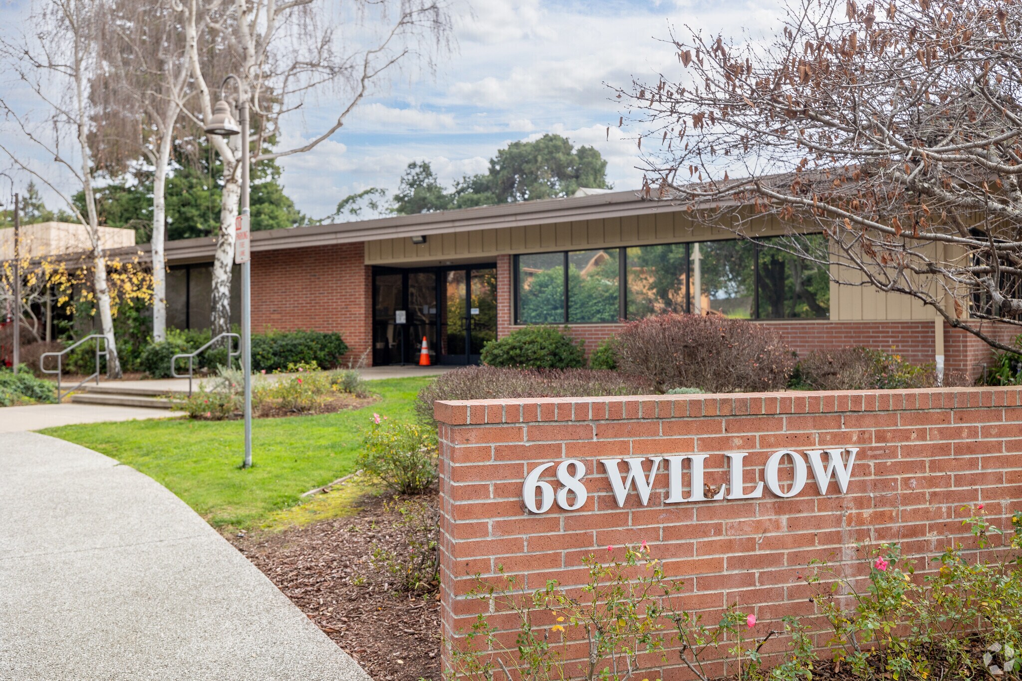 68 Willow Rd, Menlo Park, CA à louer Photo du bâtiment- Image 1 de 10