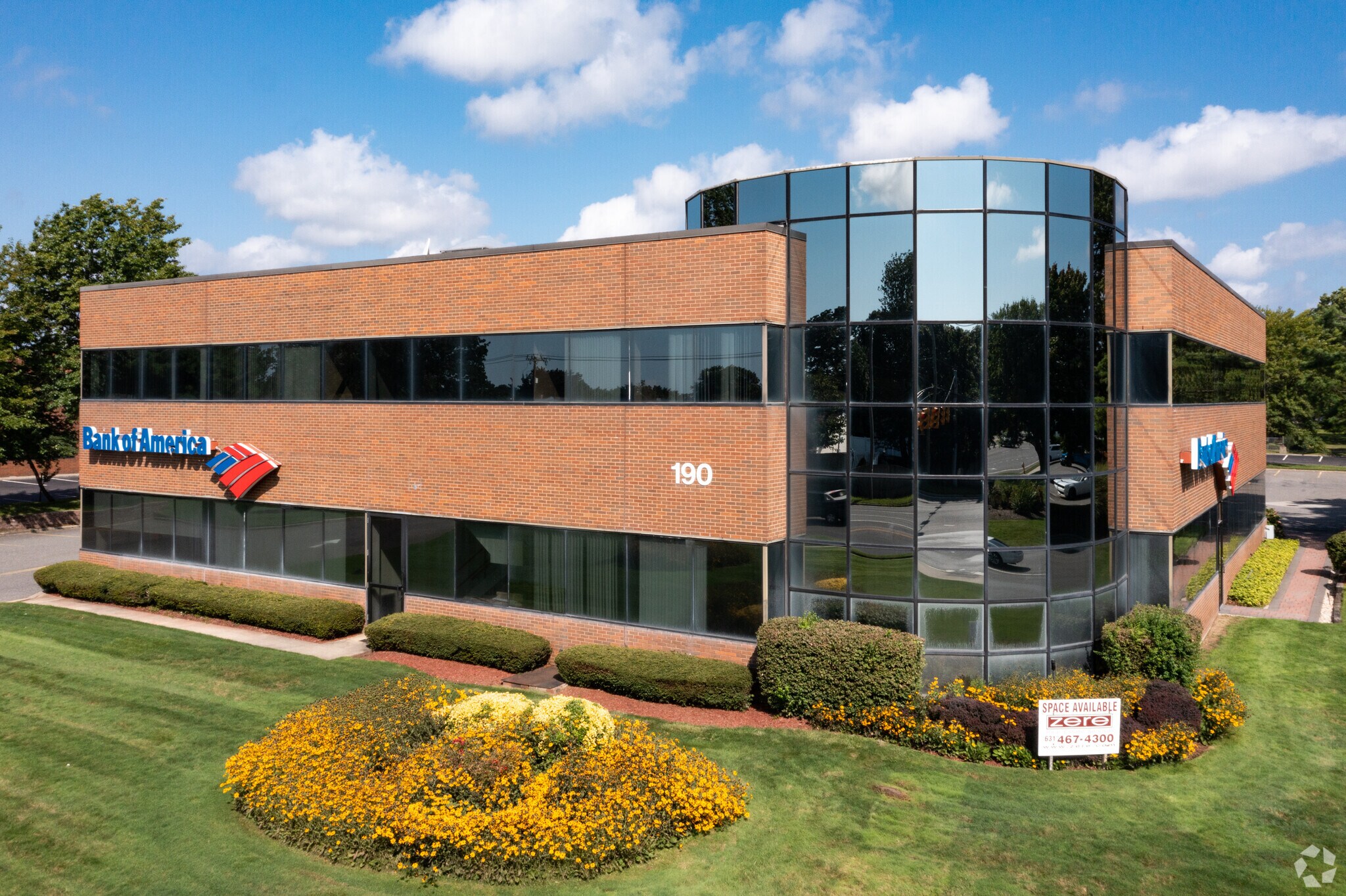 190 Motor Pky, Hauppauge, NY à louer Photo du bâtiment- Image 1 de 5