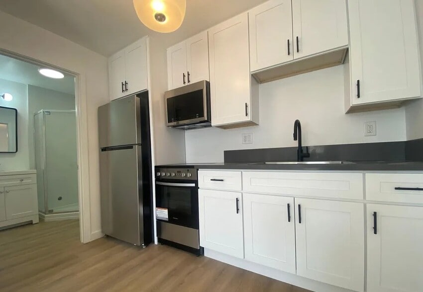 1641 S New Hampshire Ave, Los Angeles, CA à vendre - Photo du bâtiment - Image 2 de 10