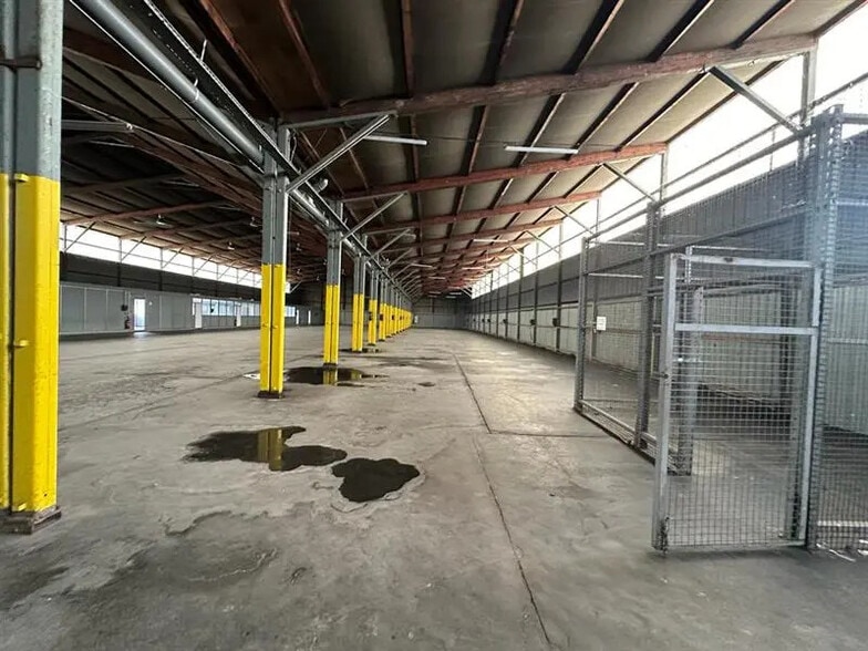 Industrial in Seclin for sale - Interior Photo - Image 3 of 7
