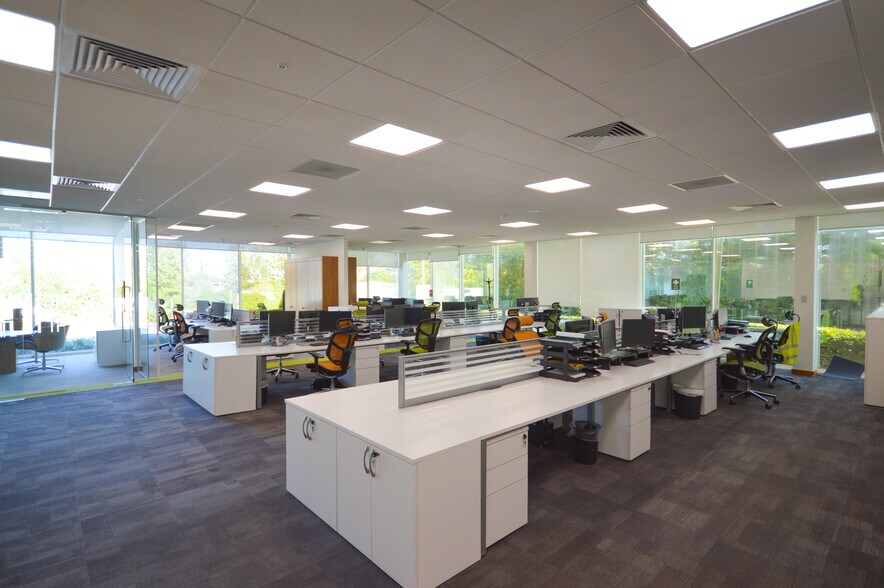 Rockingham Dr, Milton Keynes for lease - Building Photo - Image 3 of 8