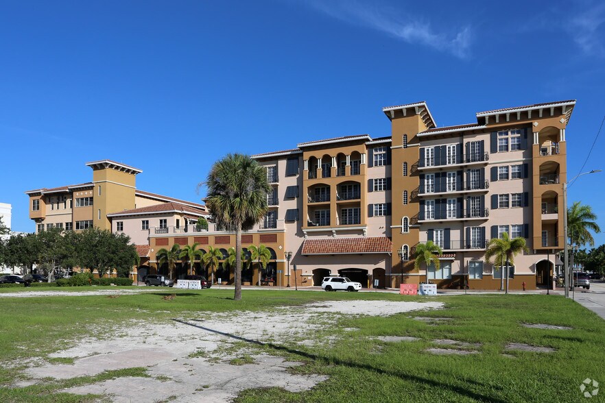 120-140 S Indian River Dr, Fort Pierce, FL à louer - Photo du bâtiment - Image 3 de 71