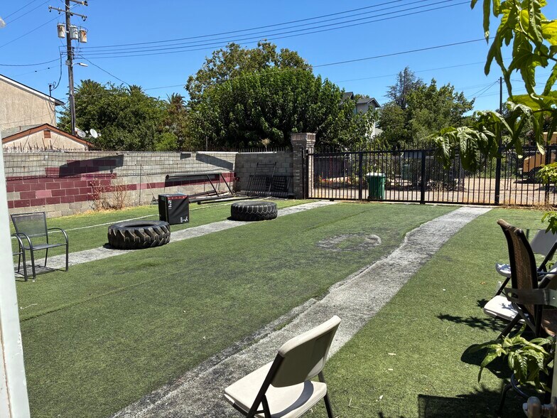 110 S Main St, Lodi, CA à vendre - Photo du bâtiment - Image 1 de 9