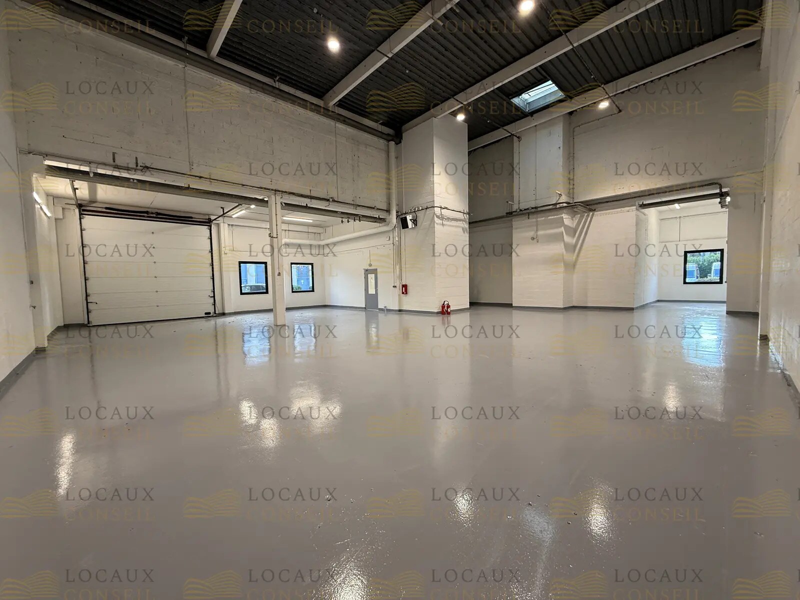 Office in Gennevilliers for lease Primary Photo- Image 1 of 31