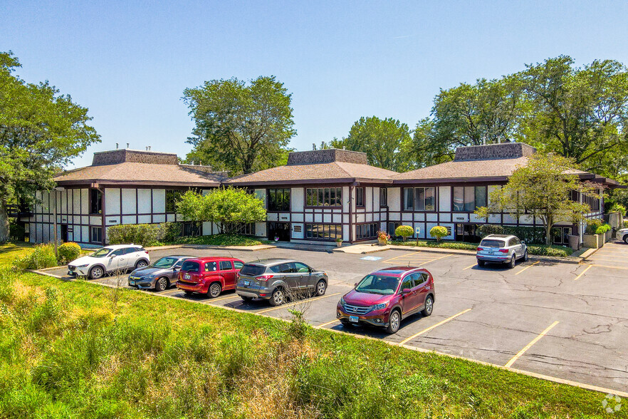 1113-1135 Wheaton Oaks Ct, Wheaton, IL for sale - Building Photo - Image 1 of 1