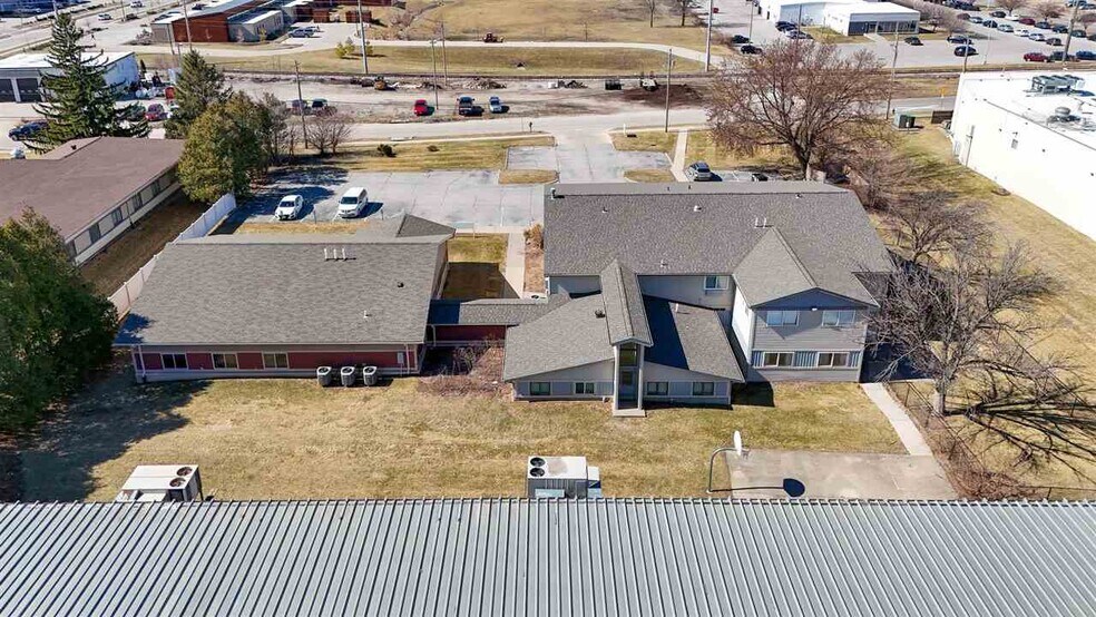 1916 Waterfront Dr, Iowa City, IA for sale - Building Photo - Image 2 of 3