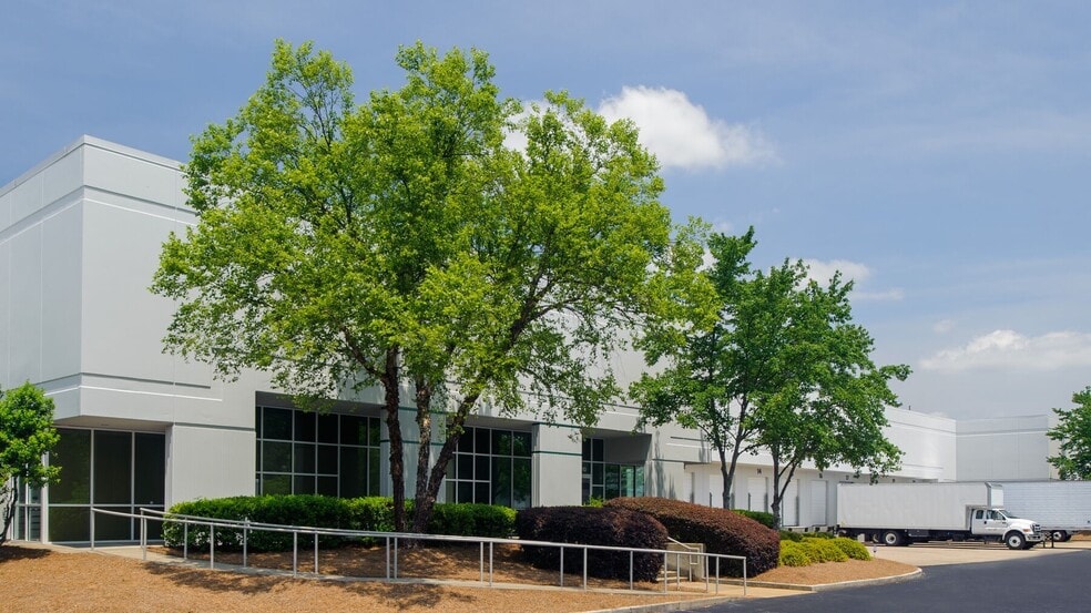 3105 Sweetwater Rd, Lawrenceville, GA for lease - Primary Photo - Image 1 of 7