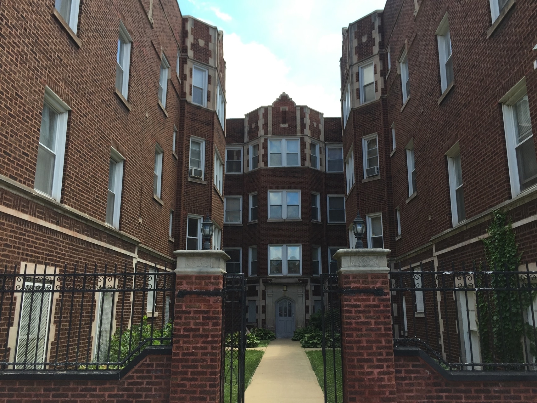 8249 S Evans Ave, Chicago, IL for sale Primary Photo- Image 1 of 23