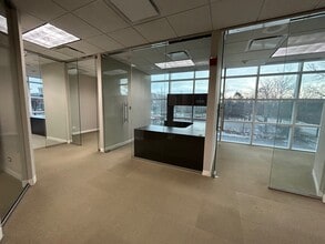 1725 N McGovern St, Highland Park, IL for lease Interior Photo- Image 2 of 6