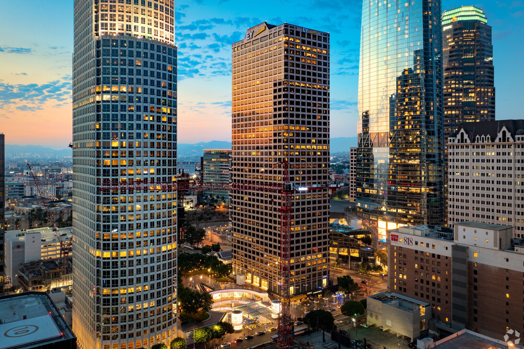 725 S Figueroa St, Los Angeles, CA à louer Photo du bâtiment- Image 1 de 25
