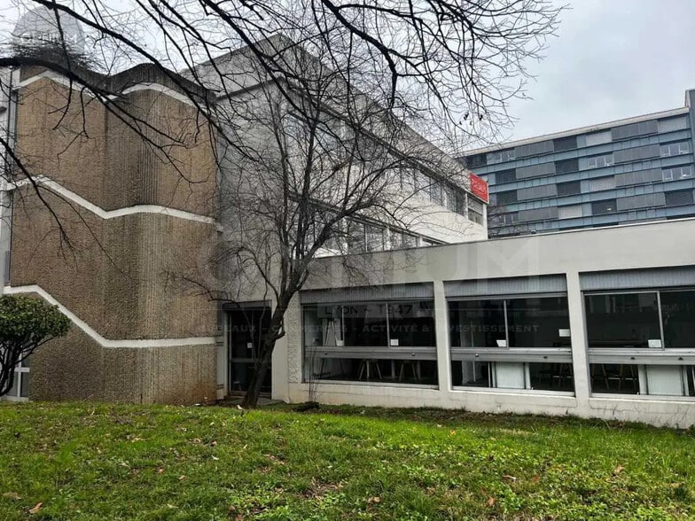 Office in Villeurbanne for lease - Building Photo - Image 3 of 5