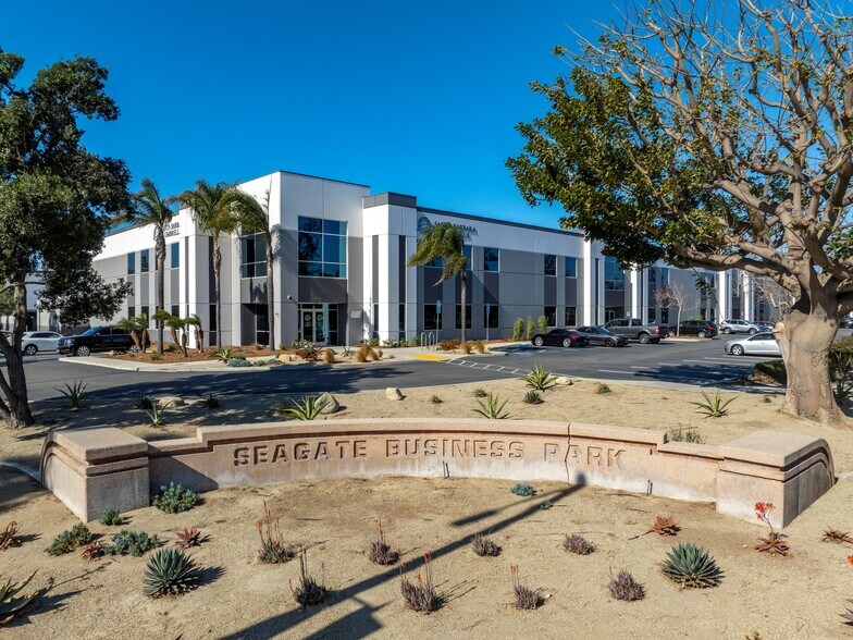 201 Rice Ave, Oxnard, CA à louer - Photo du bâtiment - Image 2 de 9