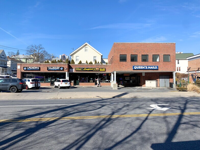 111 Pelham Rd, New Rochelle, NY à louer - Photo du bâtiment - Image 1 de 1