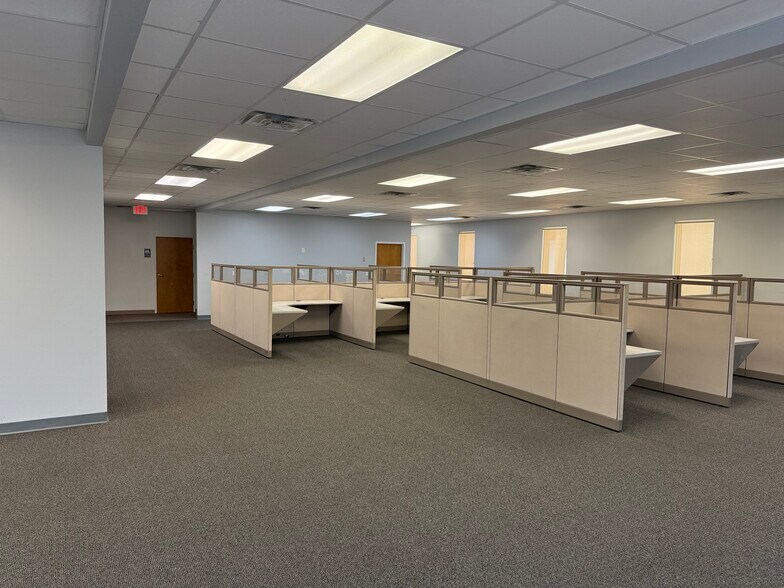3206-3212 Parkside Center Cir, Tampa, FL à louer - Photo du bâtiment - Image 3 de 18