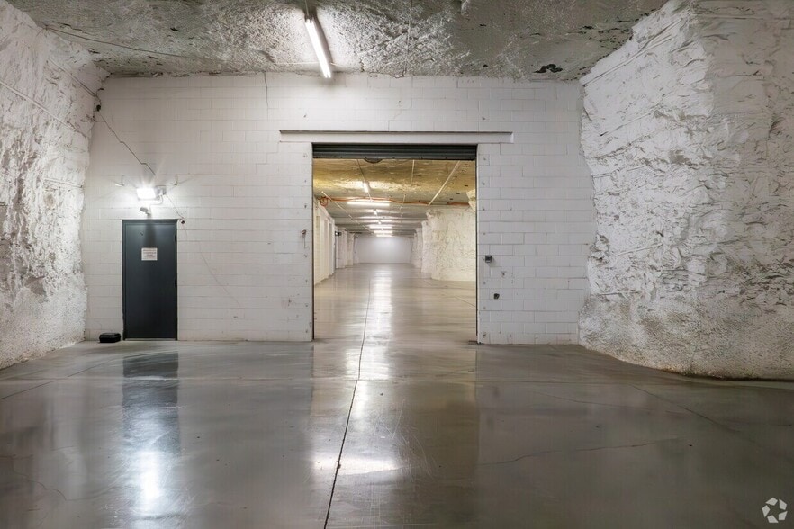 1600 N State Route 291, Independence, MO for lease - Building Photo - Image 3 of 13