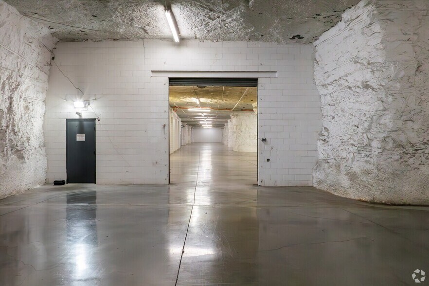 1600 N State Route 291, Independence, MO à louer - Photo du bâtiment - Image 3 de 13