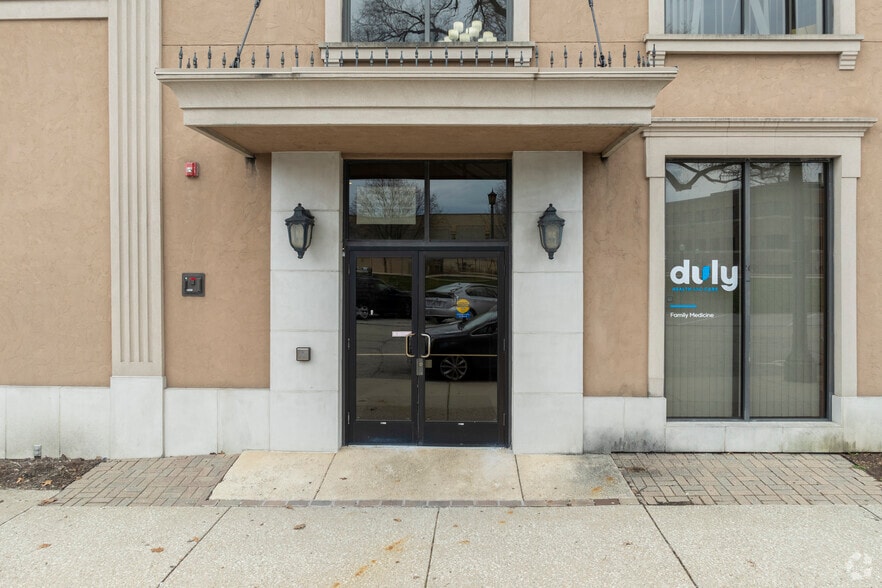 512 W Burlington Ave, La Grange, IL à vendre - Photo du bâtiment - Image 3 de 10