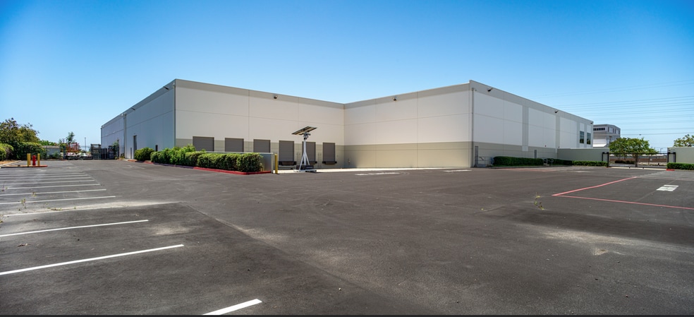 14650 Hoover St, Westminster, CA for lease - Building Photo - Image 2 of 4