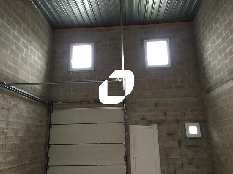 Flex in Saint-Soupplets for lease - Interior Photo - Image 1 of 1