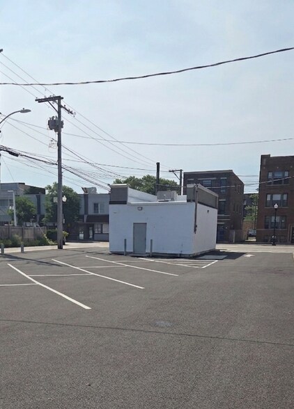 1620 W Lawrence Ave, Chicago, IL à louer - Photo du bâtiment - Image 2 de 2