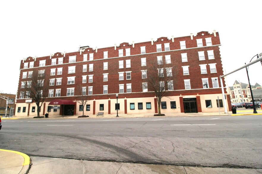 300 E Broadway, Logansport, IN for lease - Building Photo - Image 1 of 11