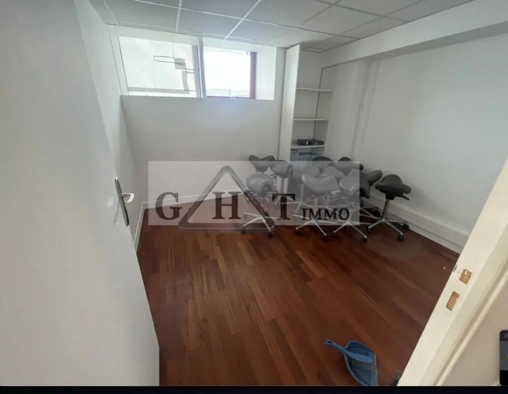 Office in Gennevilliers for lease Interior Photo- Image 1 of 4