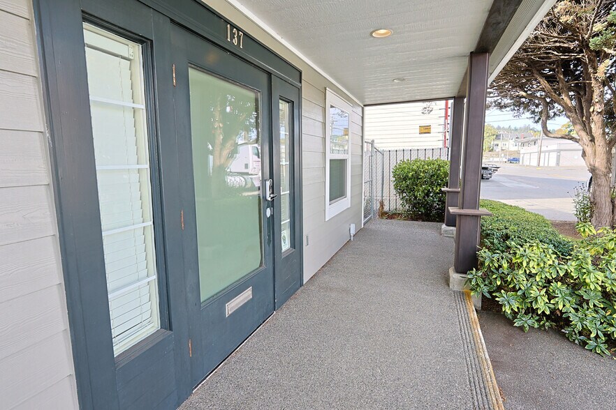 137 Hall Ave, Coos Bay, OR à vendre - Photo du bâtiment - Image 2 de 48