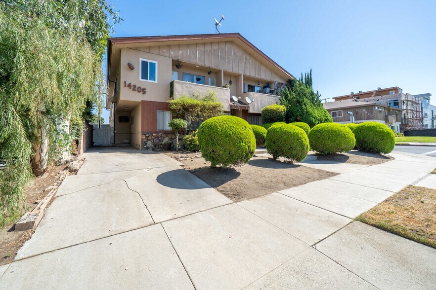 14205 Burbank Blvd, Sherman Oaks, CA à vendre - Photo du bâtiment - Image 3 de 31