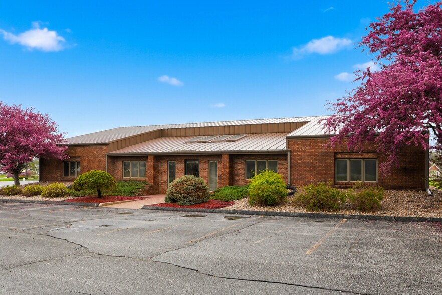 3201 E Center St, Warsaw, IN à vendre - Photo du bâtiment - Image 2 de 52