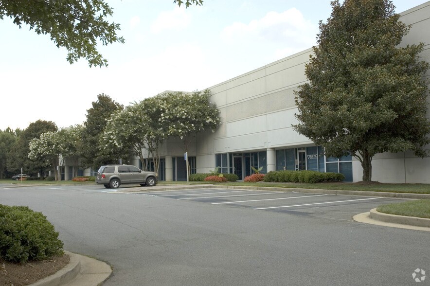 2145 Barrett Park Dr, Kennesaw, GA à louer - Photo du bâtiment - Image 3 de 9