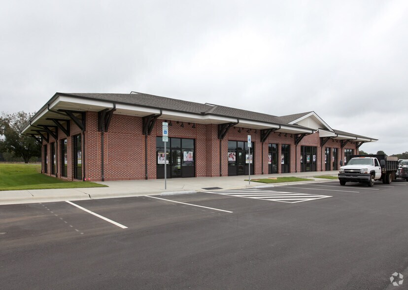 120 Flowers Commerce Dr, Clayton, NC à louer - Photo du bâtiment - Image 3 de 8