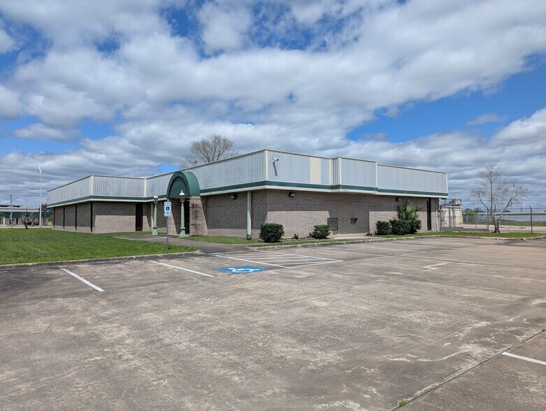 6095 College St, Beaumont, TX à vendre - Photo du bâtiment - Image 2 de 52