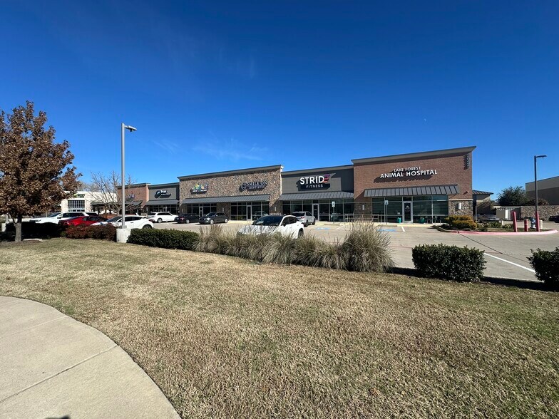 3935 S Lake Forest Dr, McKinney, TX à louer - Photo du bâtiment - Image 2 de 4