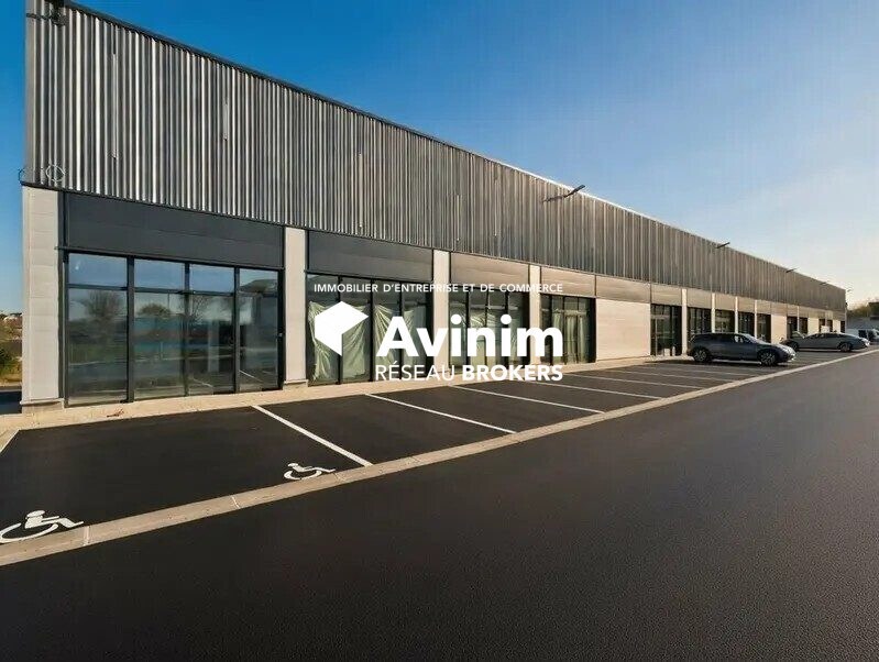 Retail in Le Thillay for lease Building Photo- Image 1 of 5