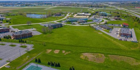 2601 Leonard Dr, Valparaiso, IN à vendre - Photo principale - Image 2 de 9