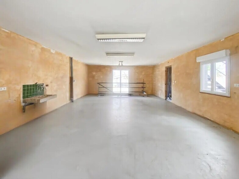 Flex in Marseille for sale - Interior Photo - Image 3 of 21